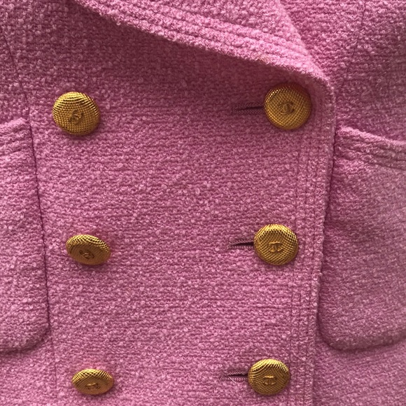 RARE  bubblegum coloured CHANEL SUIT. - Picture 3 of 8